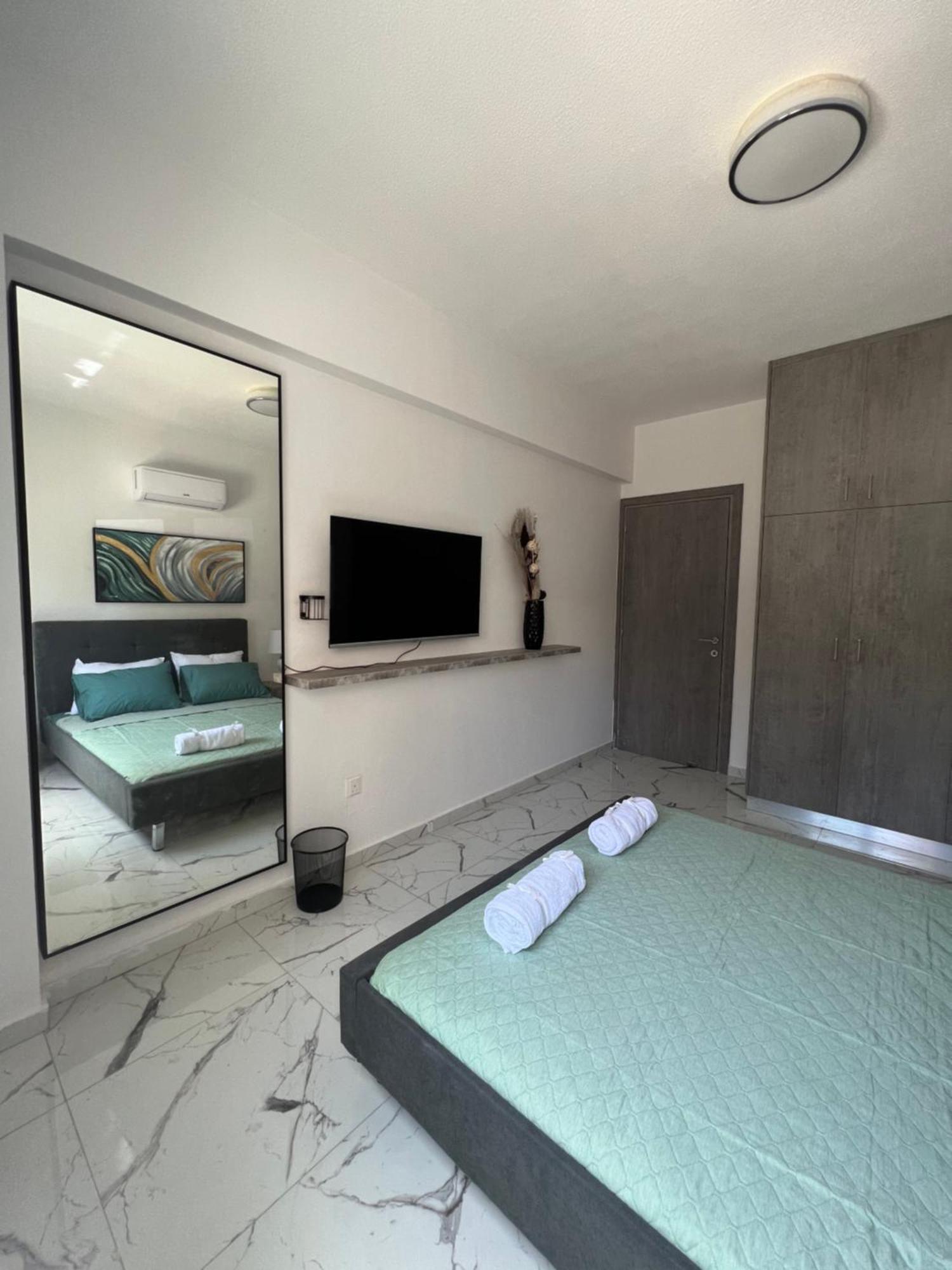 A5 Luxe Oasis Retreat - 3 Minute Drive To