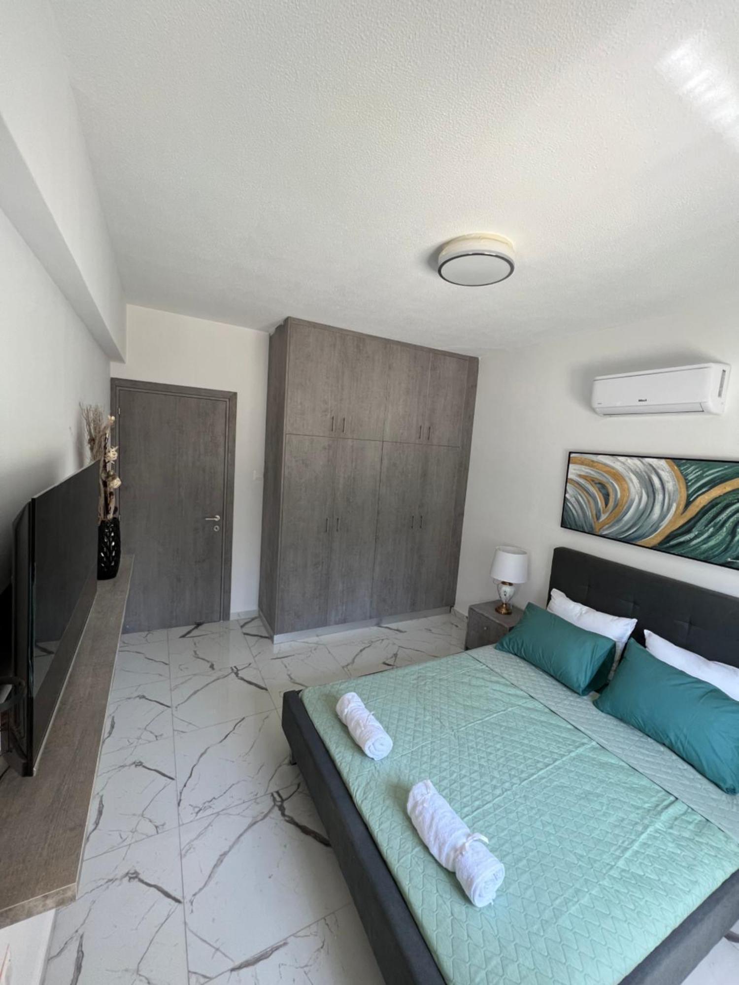 Apartment A5 Luxe Oasis Retreat - 3 Minute Drive To *