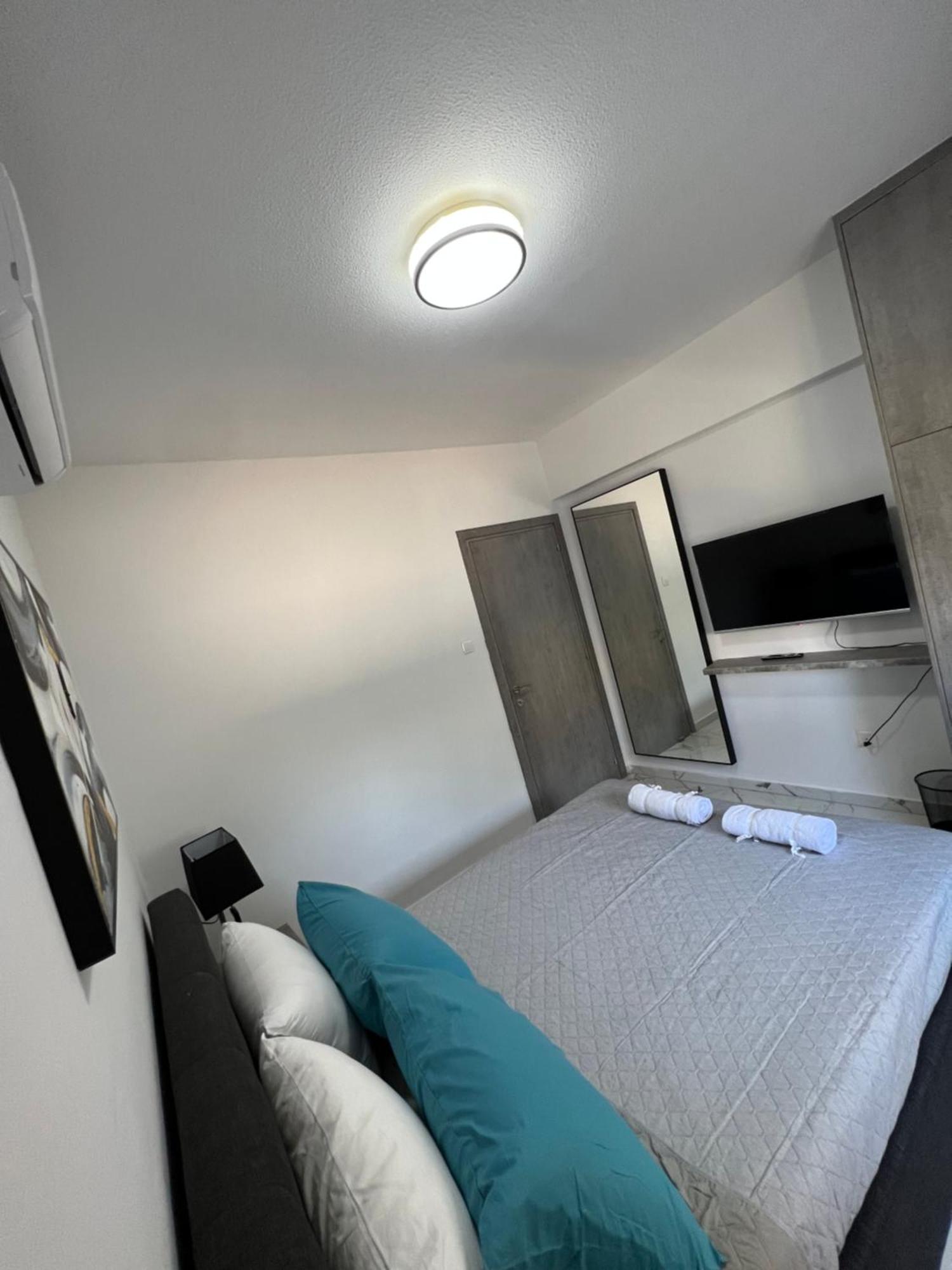 Apartment A5 Luxe Oasis Retreat - 3 Minute Drive To
