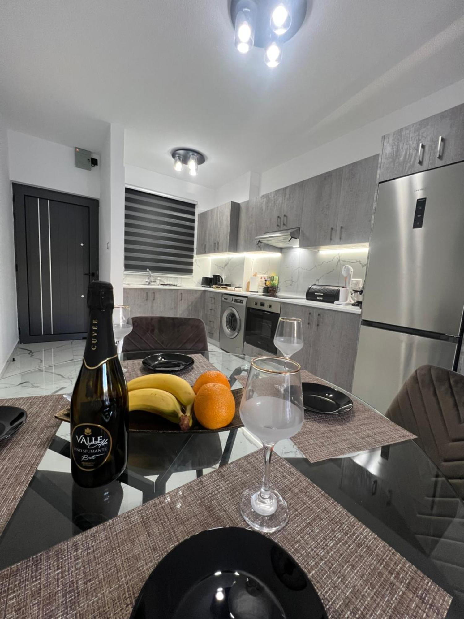A5 Luxe Oasis Retreat - 3 Minute Drive To Apartment Paphos