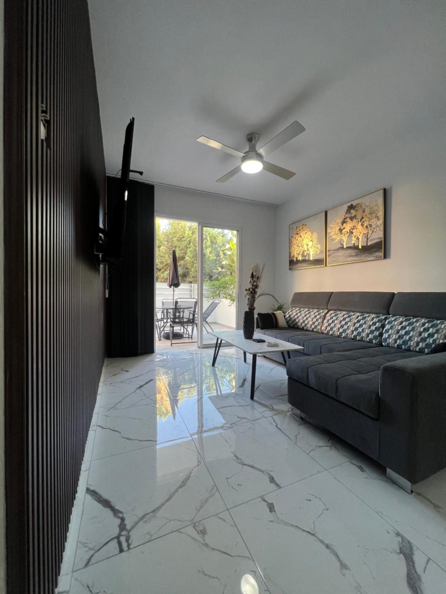 A5 Luxe Oasis Retreat - 3 Minute Drive To Appartement